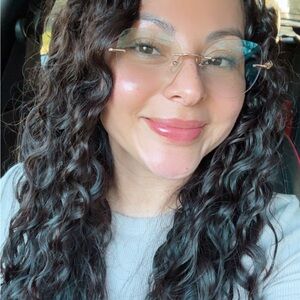 Meet your Posher, Yesenia